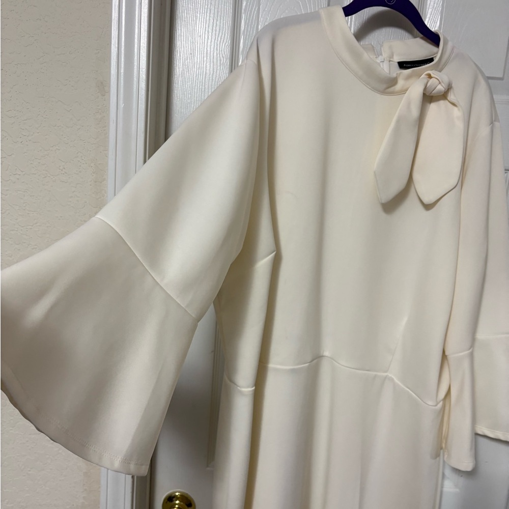 Plus size women’s beautiful off-white dress size 30/32